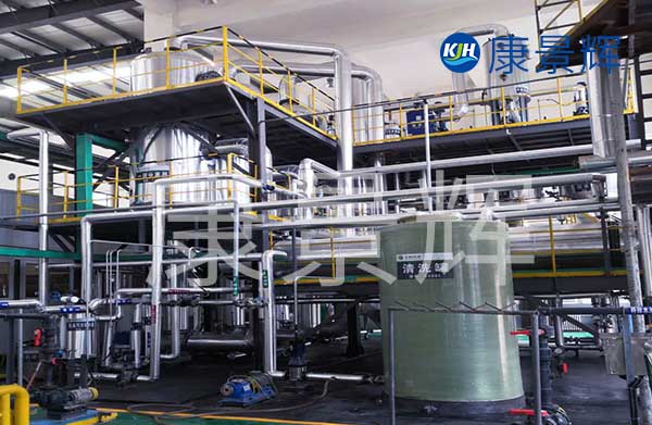 三效蒸發(fā)器各效溫度與三效蒸發(fā)器的壓力、真空度都有關(guān)系，各效溫度差異要看工況設(shè)計、差距在2-30℃不等。